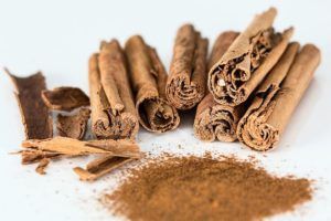 Canela | 06 Benefícios e malefícios em Pó e Chá com dicas em vídeo
