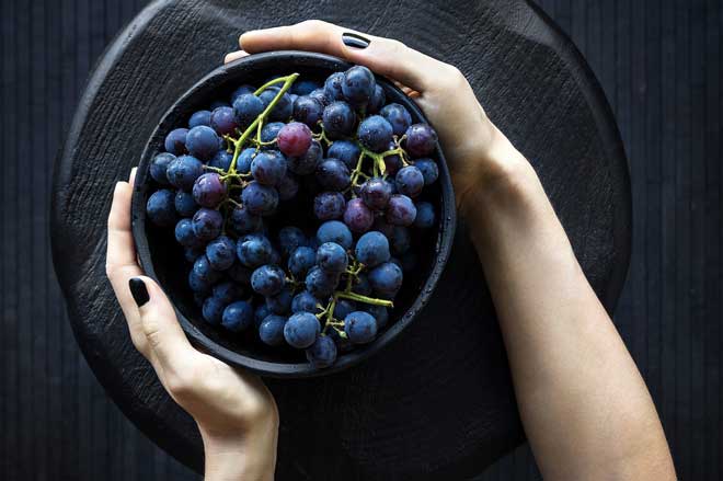beneficios do none com suco de uva