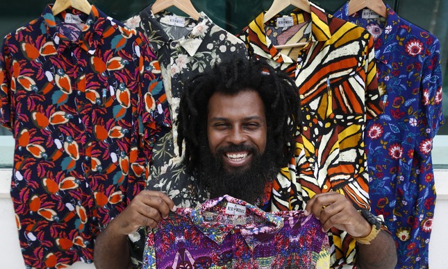 Identidade negra - empreendedor cria marcas de roupas e acessórios com pegada colorida